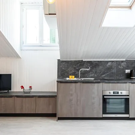 Quiet 1 Bdr At Port *