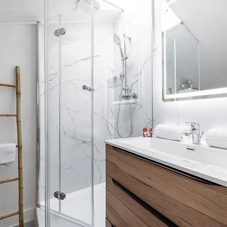 Quiet 1 Bdr At Port Ницца